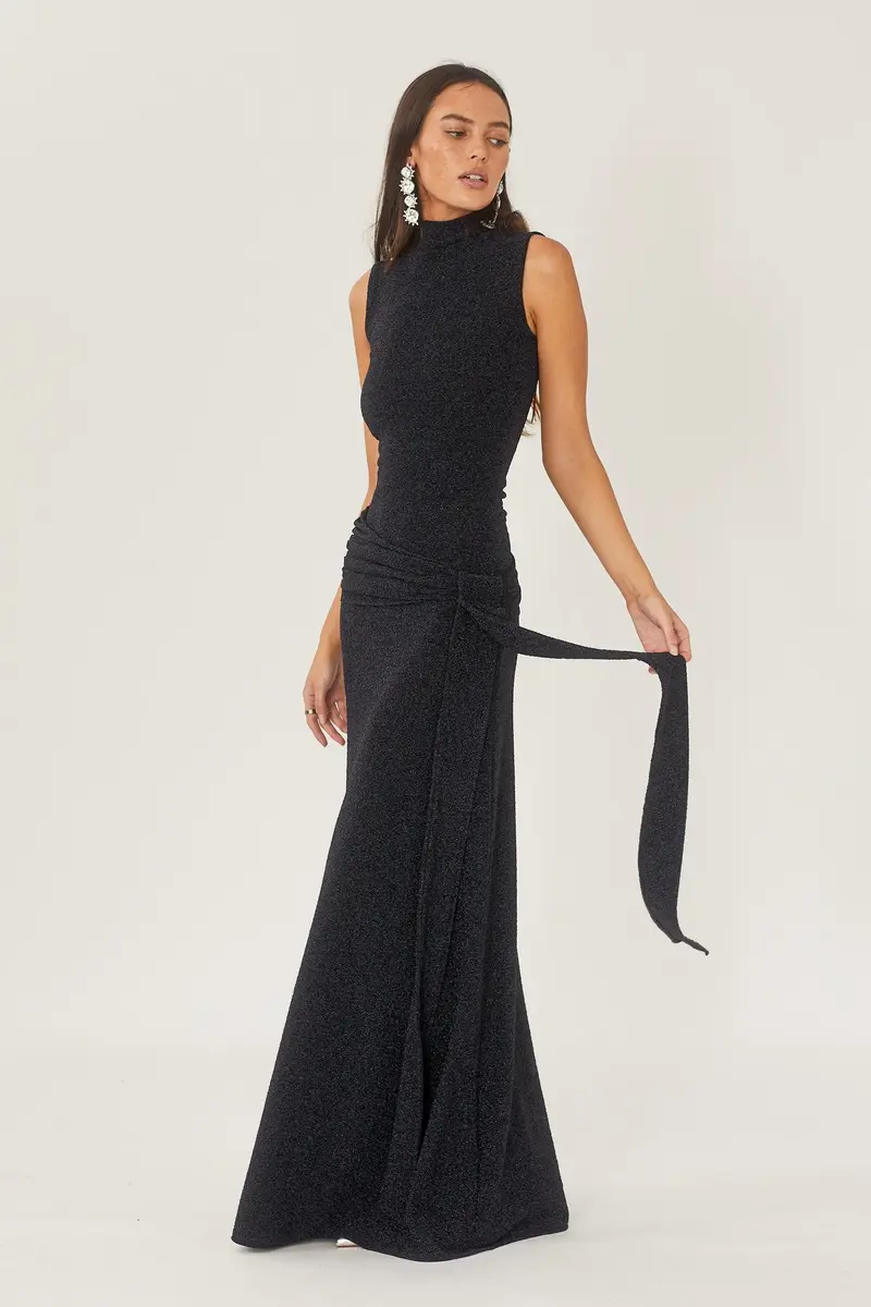 Abito Lungo Elegante con Cintura