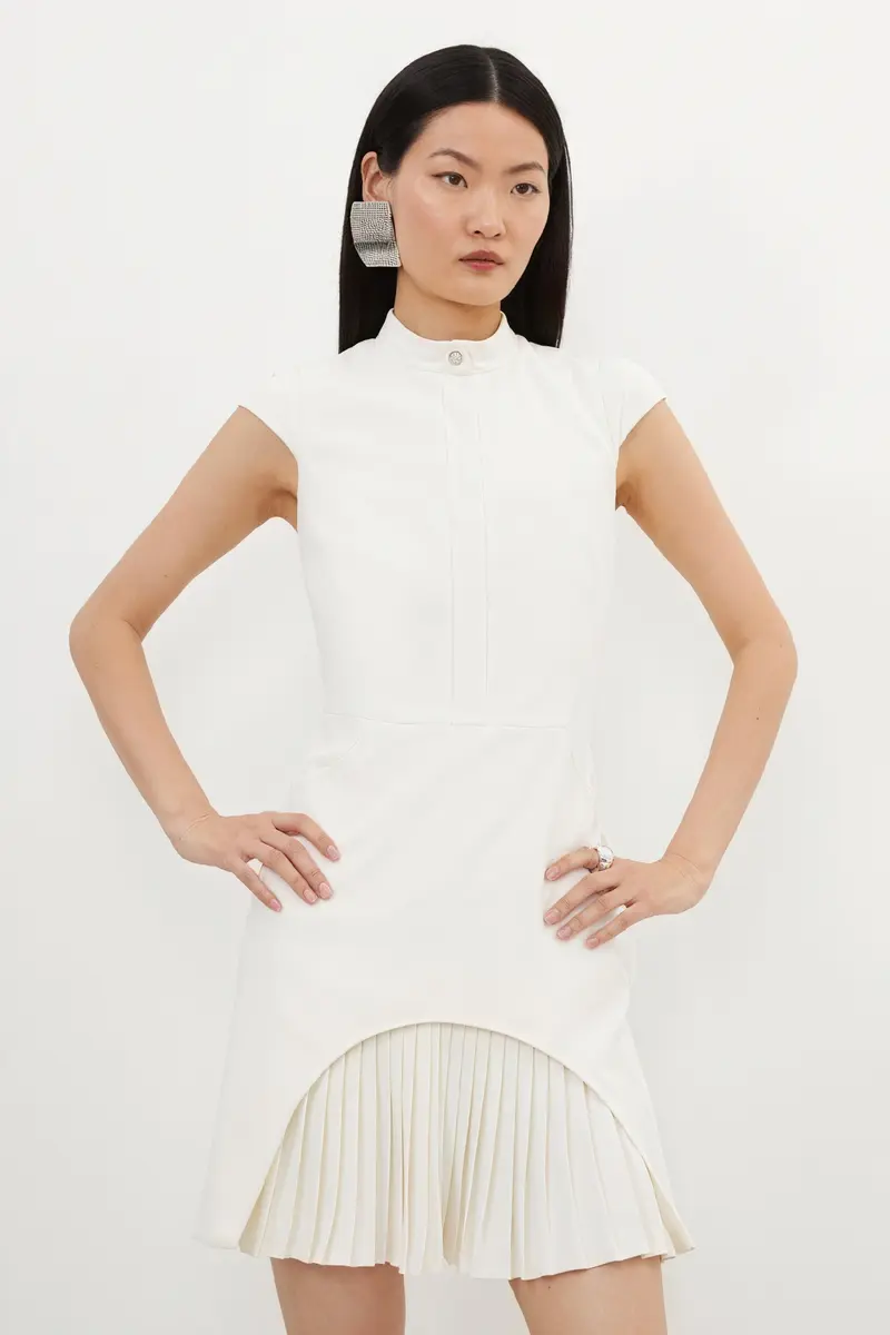 Abito Minimal Chic con Dettaglio Plissé
