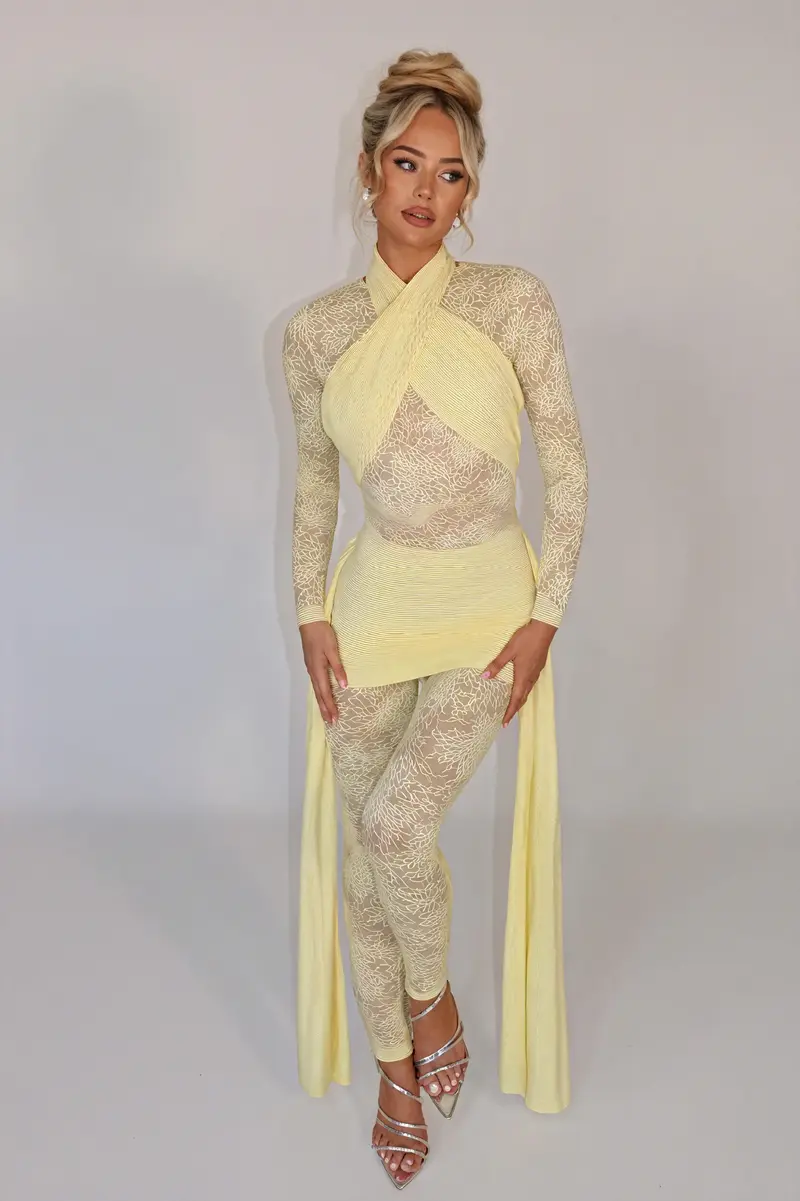 Abito Scultura con Dettagli in Tulle