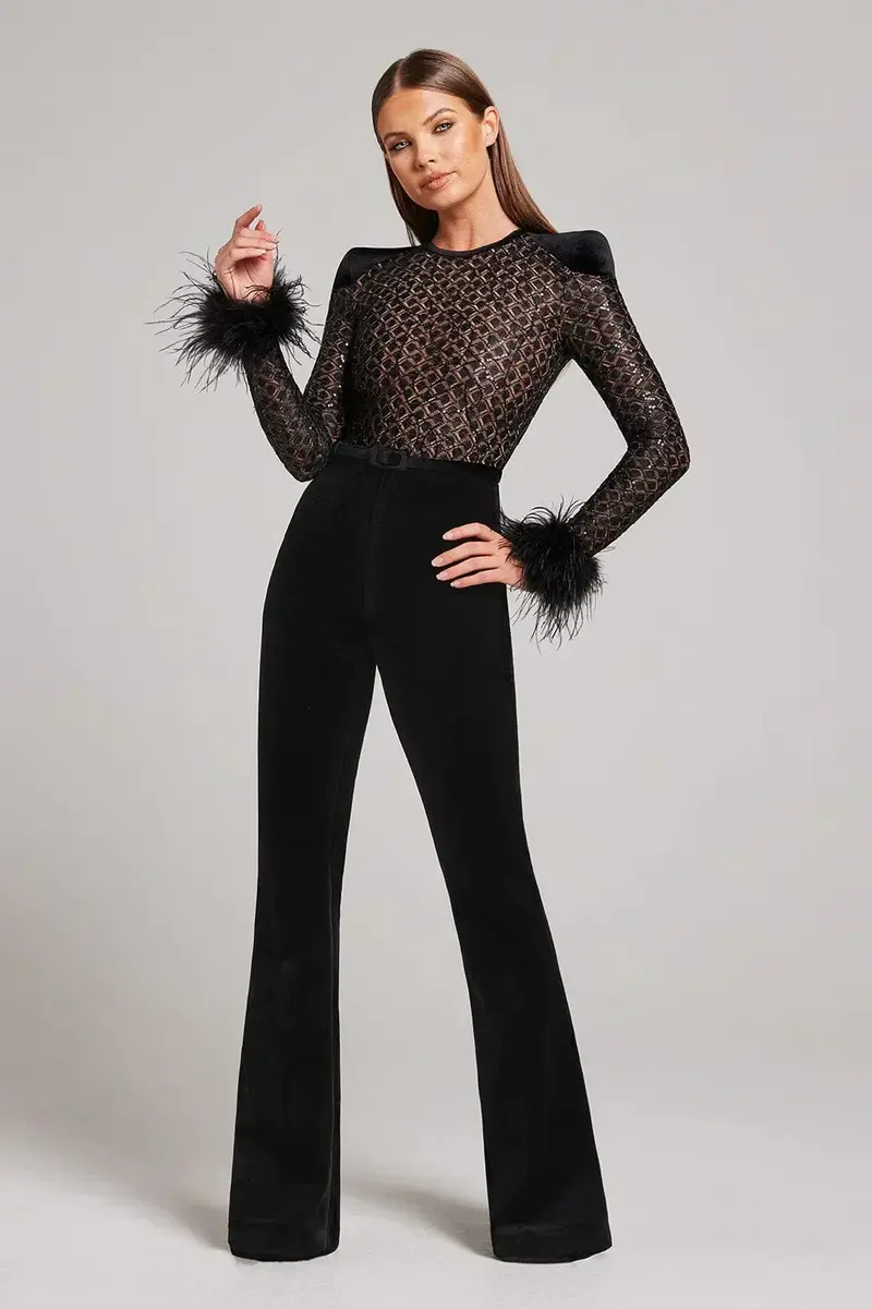 Adrianna – Eleganckie wieczorowe body z piórami dla kobiet