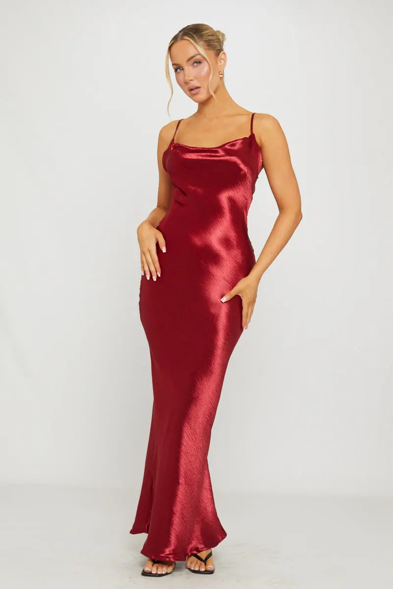Aurora | Burgundowa satynowa sukienka maxi