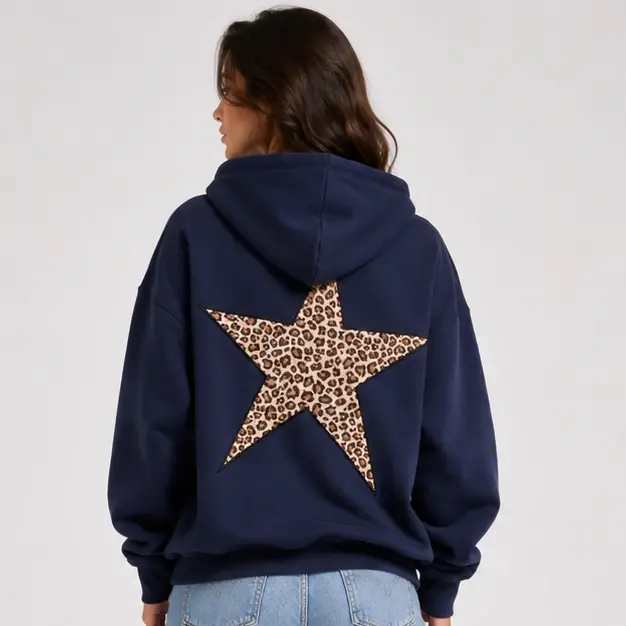 Carlena | Bluza z Kapturem z Motywem Gwiazdy w Panterkę