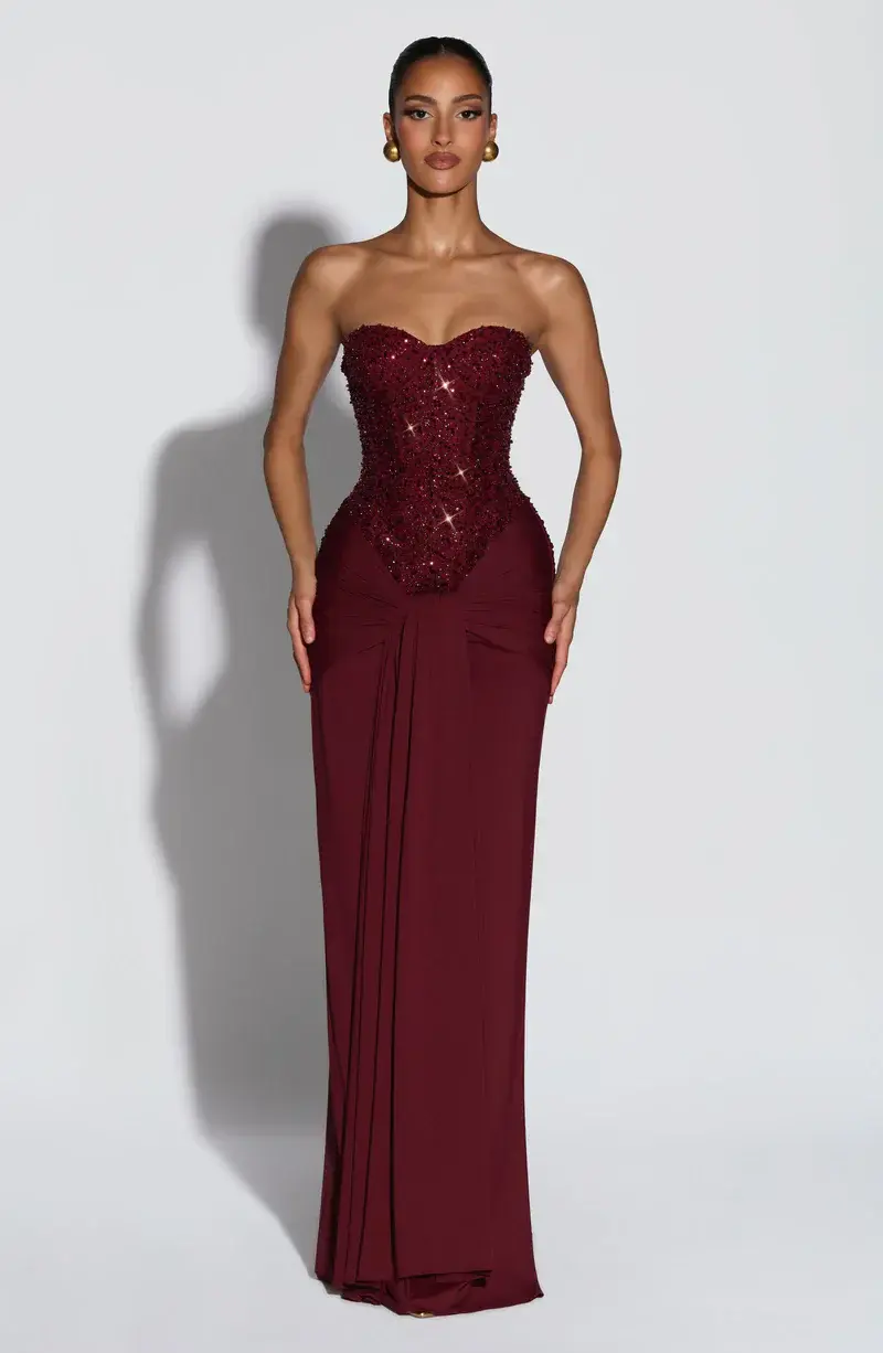 Carlena | Elegancka sukienka maxi z gorsetem zdobionym koralikami