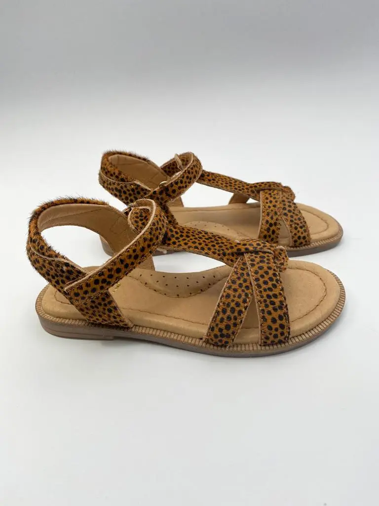 Clic! sandaal in cognac met stippen patroon