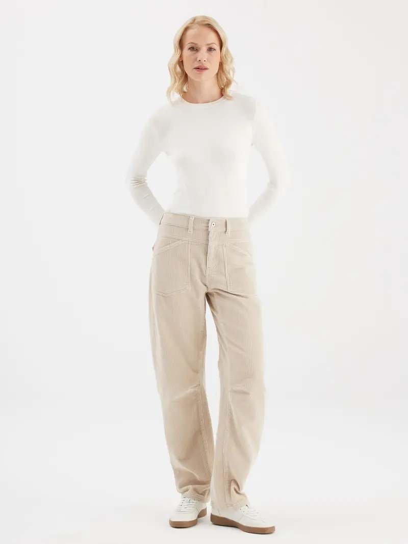 COJ broek rib zand kleur model Selena Cord Light Sand lengte 2