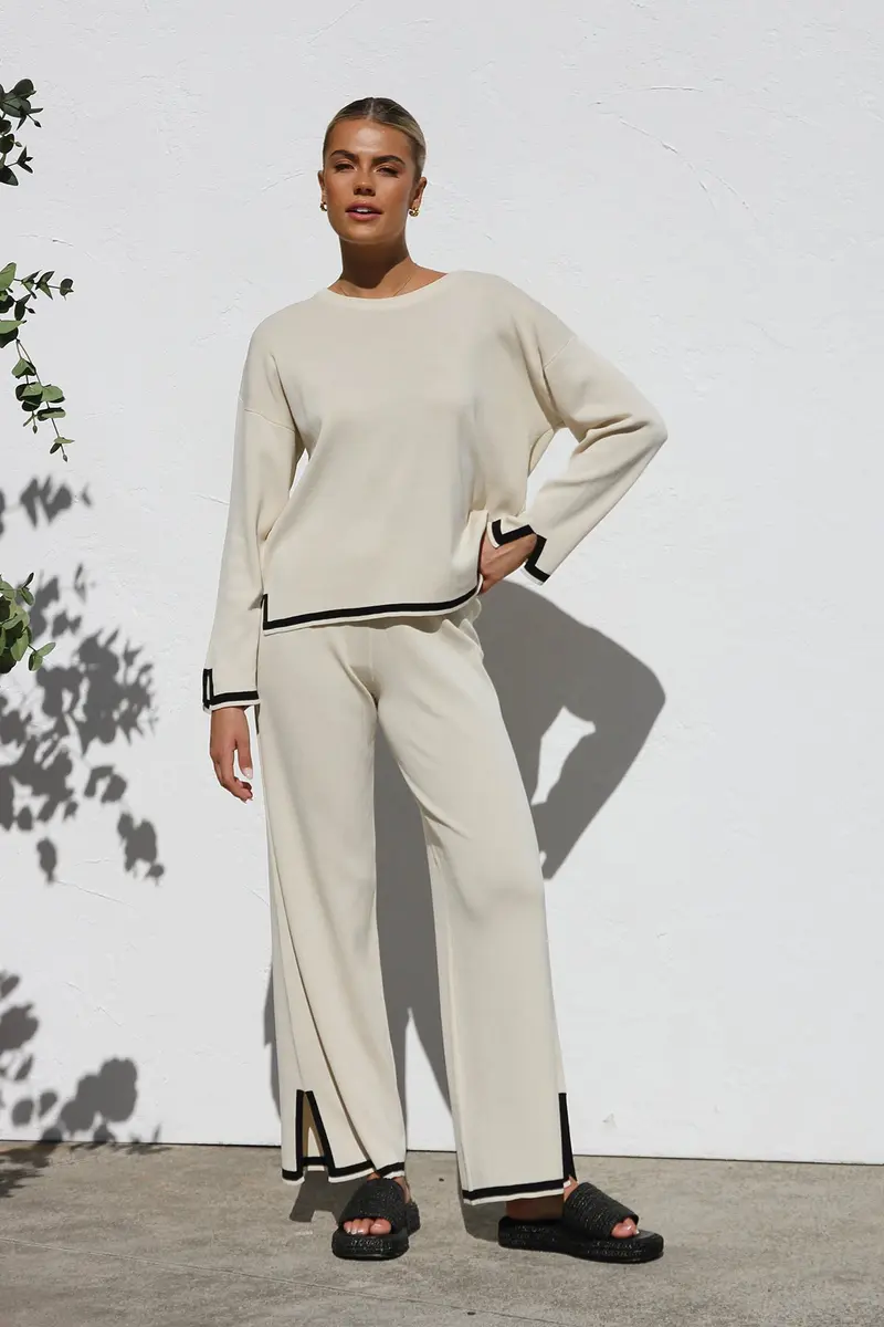 Completo Knitwear Moderno e Raffinato