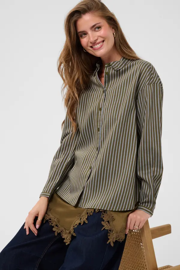 Cream blouse strepen groen blauw pinstripe model CRMicca Shirt Olive Stripe Green