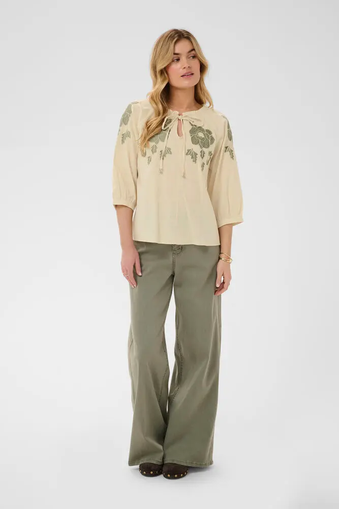 Cream blouse zand kleur met groen bloemen detail CRzosa bleached sand