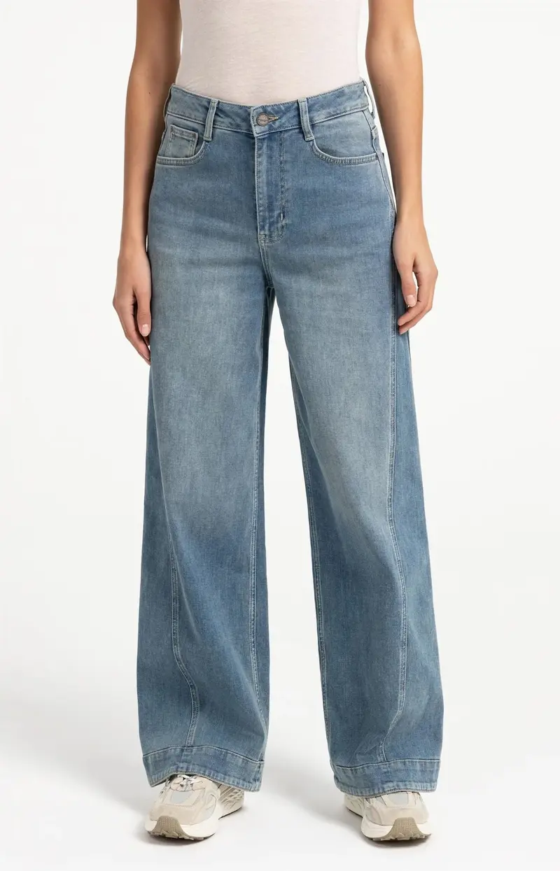 Denim Jeans met Naaddetails