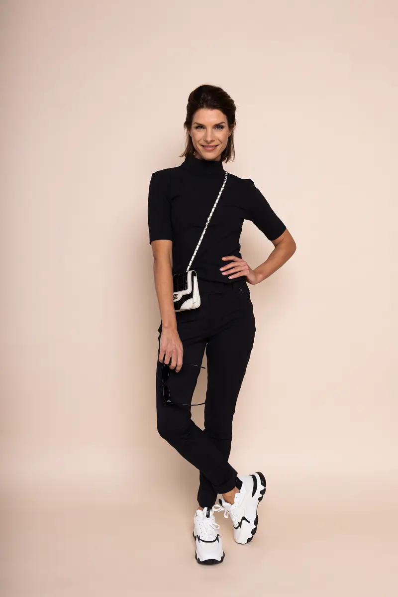 DONNA SHORT SLEEVE TRAVEL TOP - black