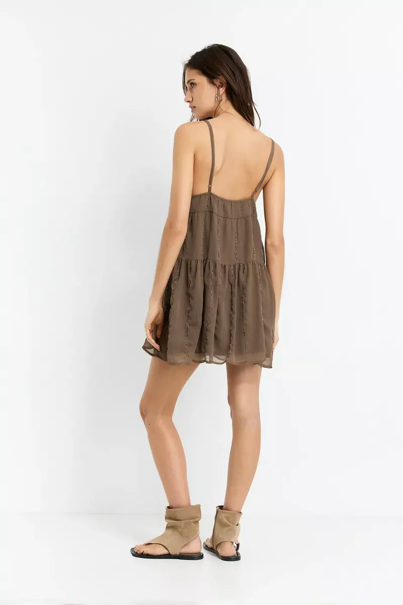 EMBER | Zeitloses Mini-Kleid mit Verziertem Ausschnitt