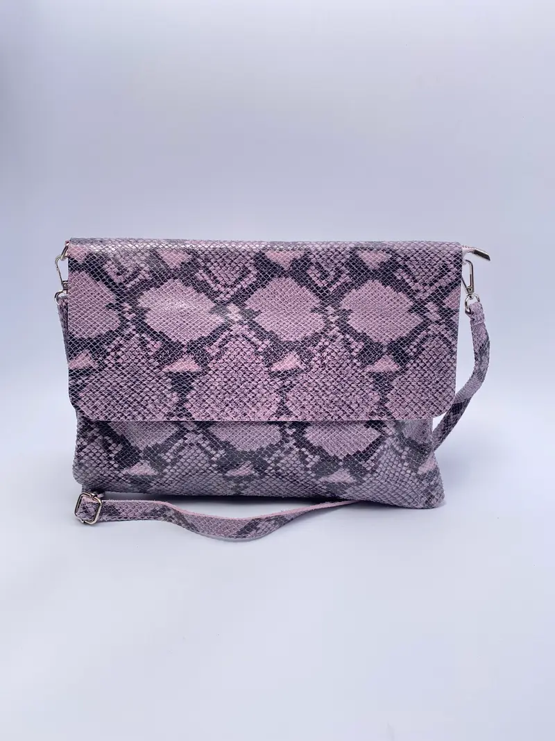 Envelope crossbody bag in lila leather print