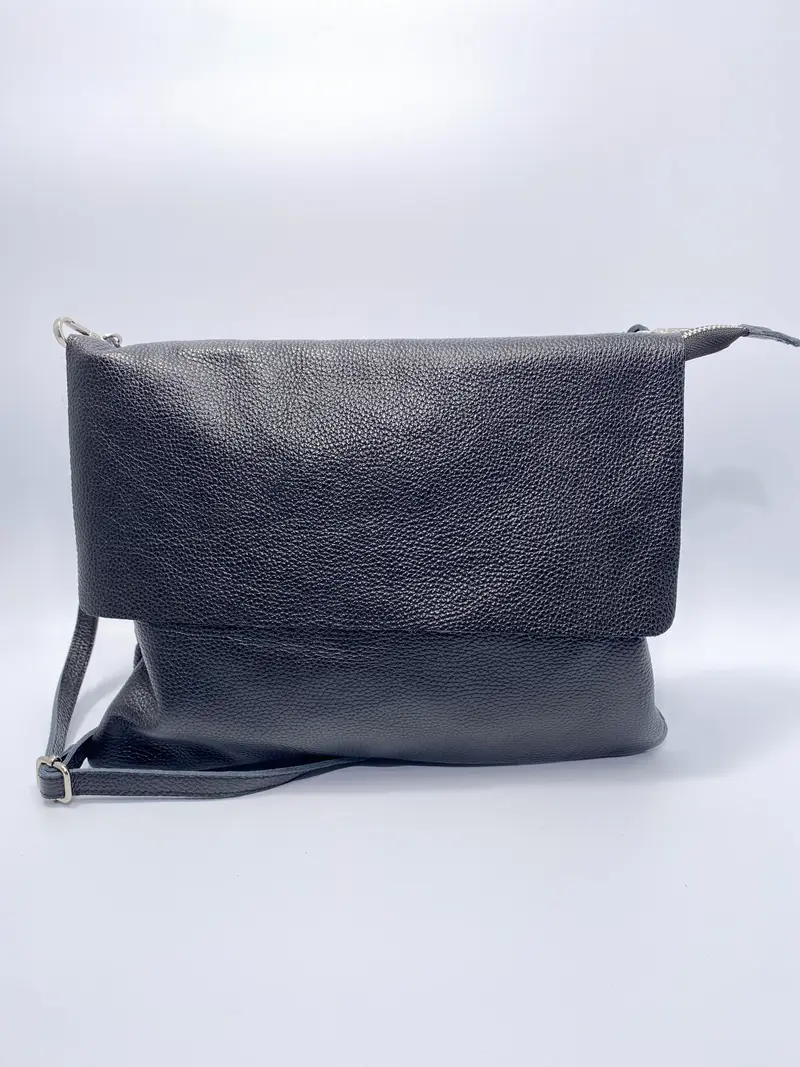 Envelope crossbody bag in zwart MAT leer