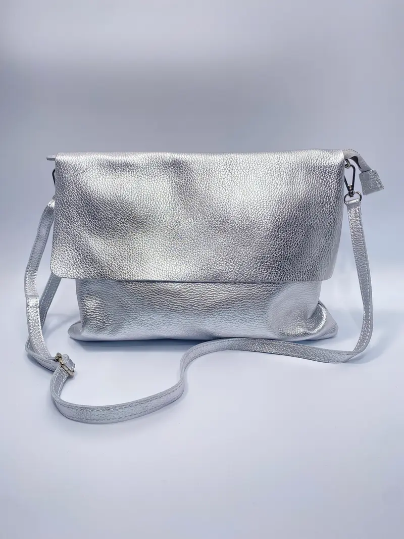 Envelope crossbody bag mat Zilver