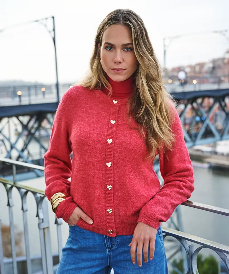 Esqualo trui rood koraal model Raspberry Cardigan closed placket fancy buttons