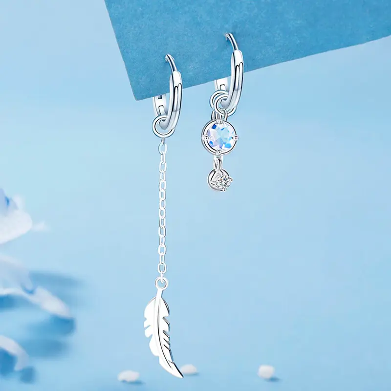 Federmondstein | Sterling Silber asymmetrische Feder Ohrringe, weißer Mondstein | Shop Nory