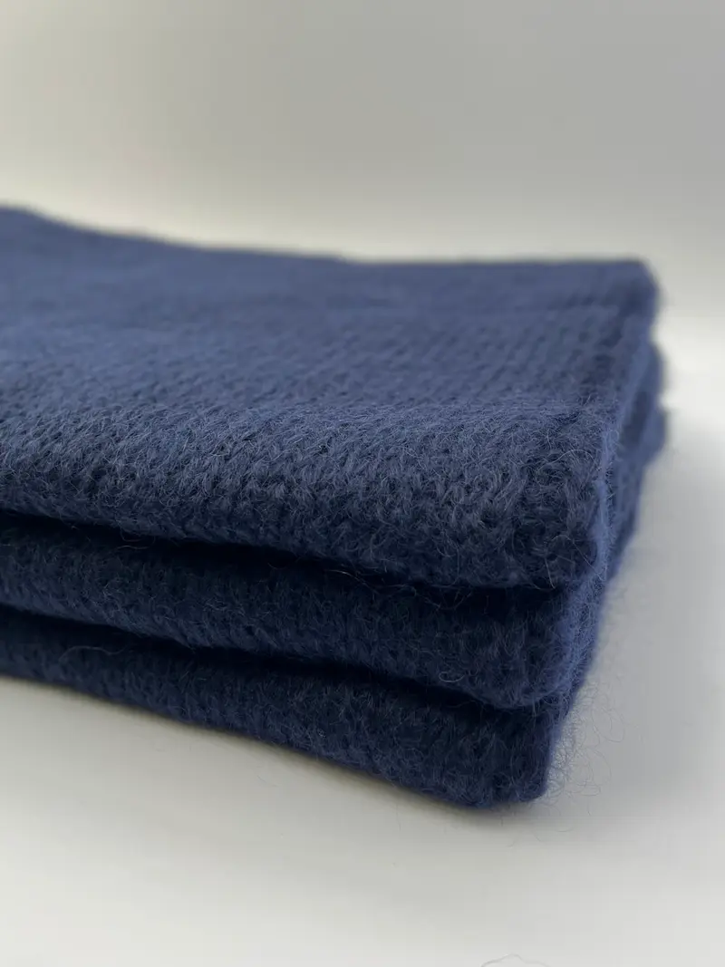 Gebreide wollen sjaal in donker blauw