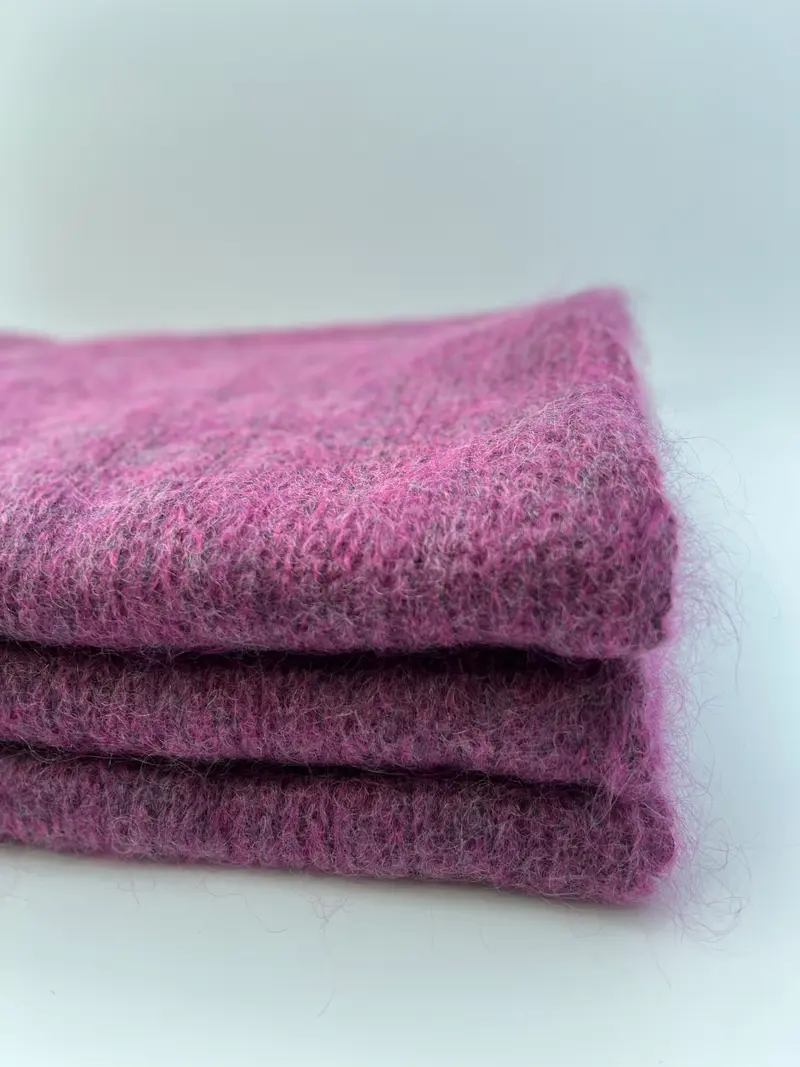 Gebreide wollen sjaal in gemêleerd paars/roze