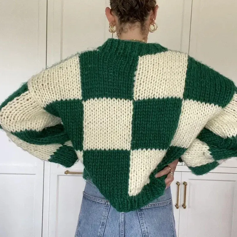 Gemütlicher karierter kurzer Pullover