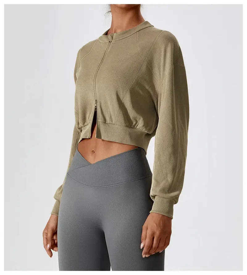 Gemütliches geripptes Crop-Sweatshirt mit Reißverschluss