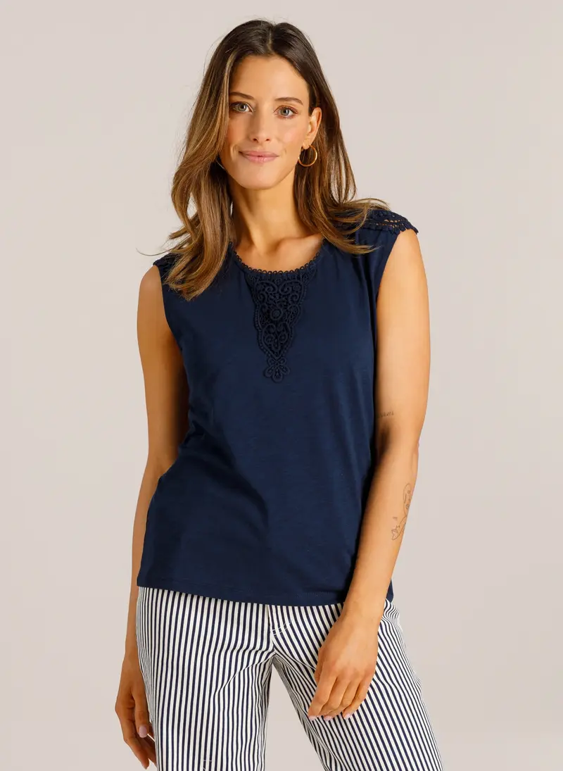 Ivy Beau top donker blauw met kant model Verene midnight blue navy