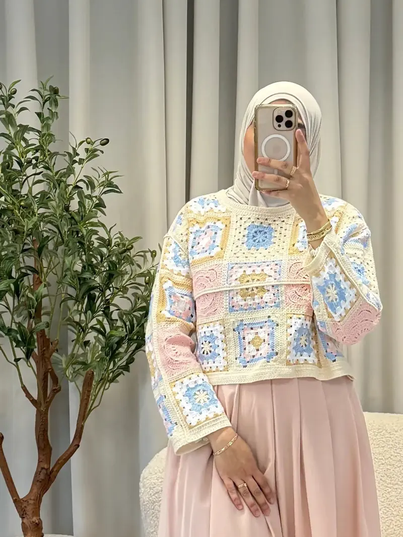 JOMANA KNITTED FLOWER SWEATER