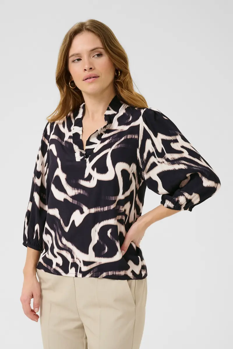 Kaffe blouse zwart beige print driekwart mouw model KAmartha frill black nature organic line