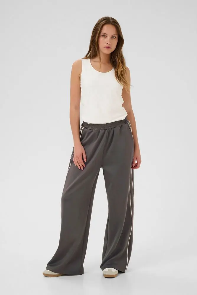 Kaffe broek donker grijs met streep model KAcory track pants black oyster