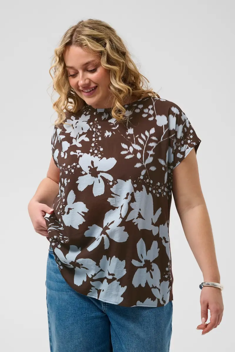 Kaffe Curve shirt bruin met blauwe print aangeknipt mouwtje KCmila printed blouse