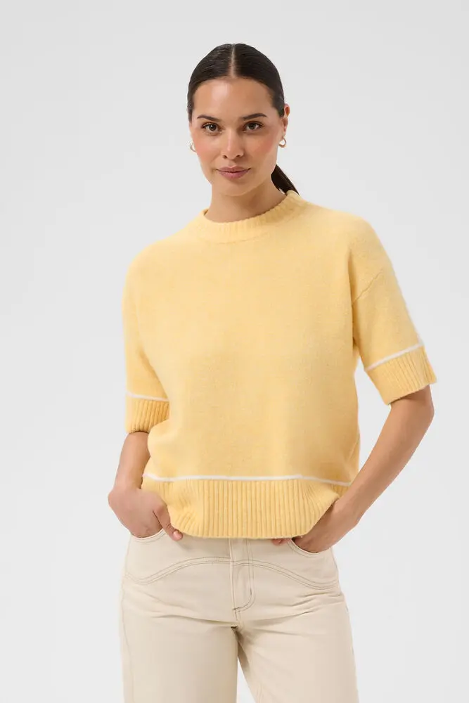 Kaffe trui korte mouw geel model KAjinie knit pullover sunlight melange