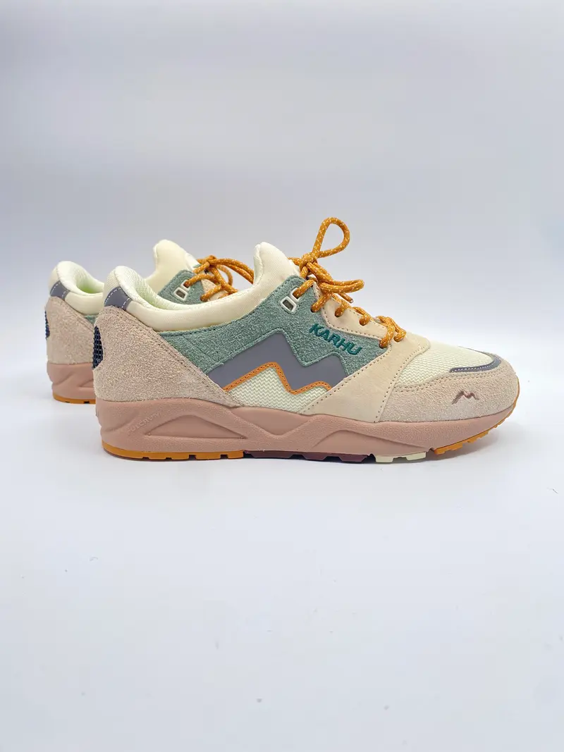 Karhu Aria 95 turtledove/ iceberg green