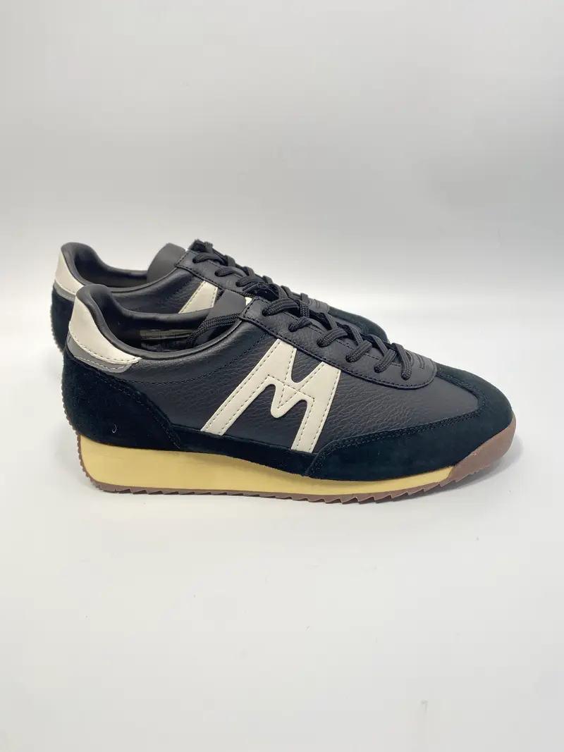 Karhu mestari 76 jet black / blanc de blanc