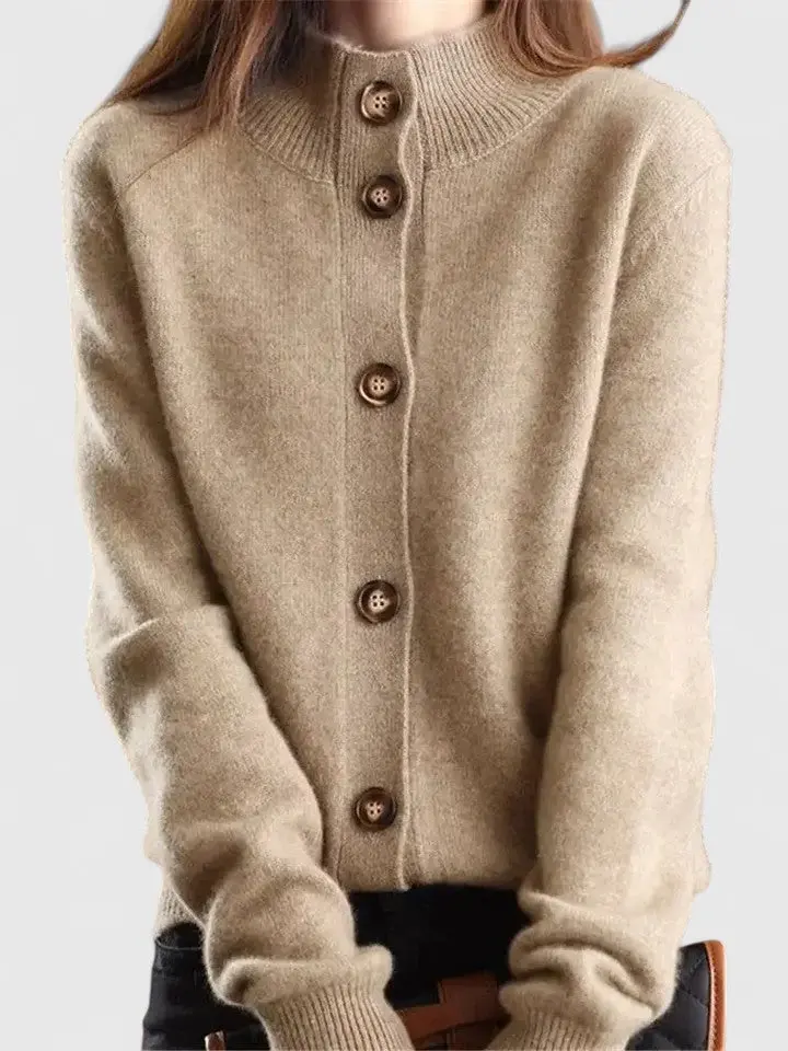 Klassische Strickjacke mit Knopfleiste