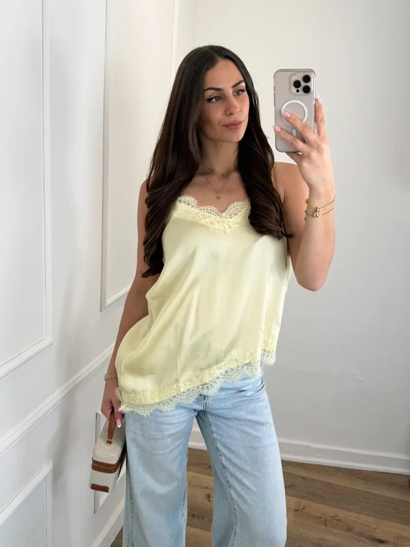 Lace satin top geel