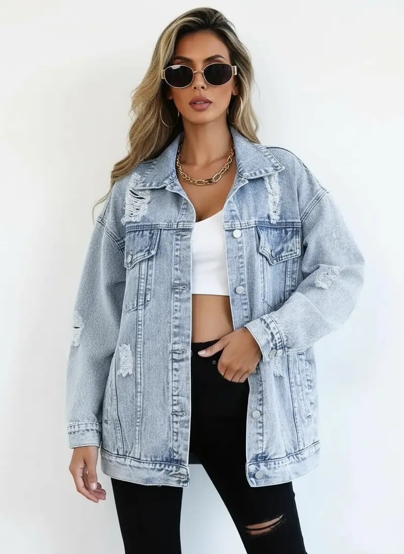 Megan | Damska oversize kurtka jeansowa z przetarciami modny i casualowy fason
