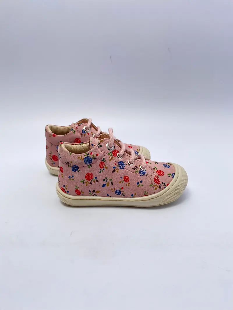 Naturino cocoon suede roze met bloemen