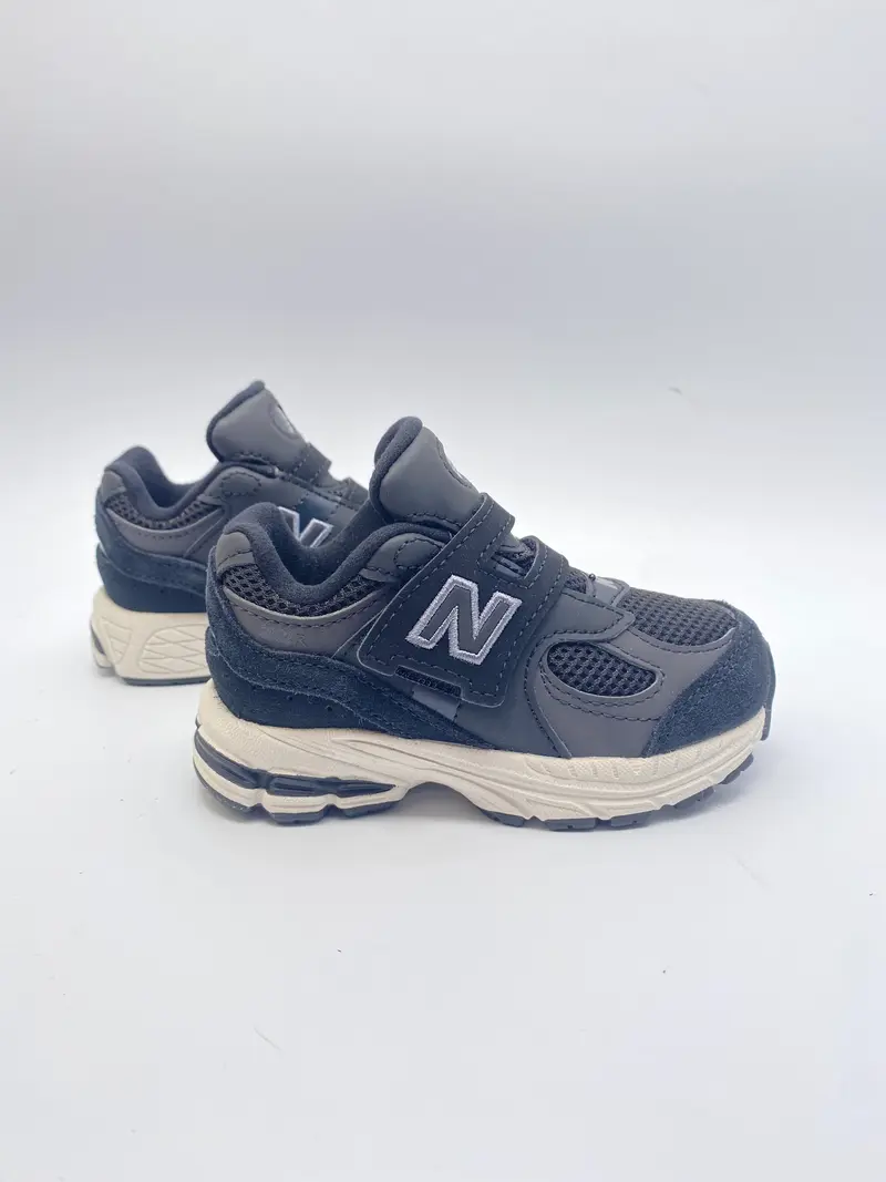 New balance 2002BK zwart black met phantom