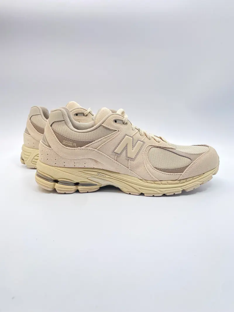 New Balance 2002RBE taupe ecru suede