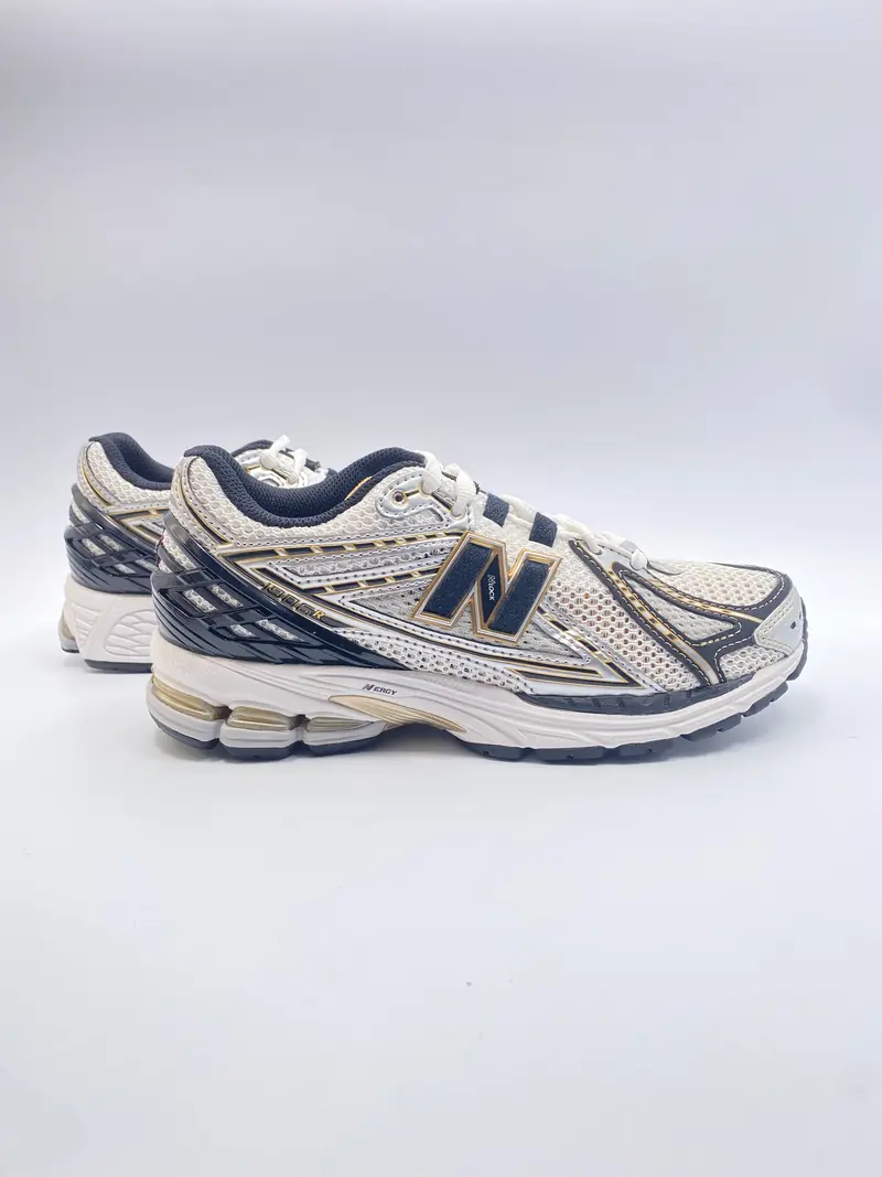 New Balance M1906 RA metallic black/ gold