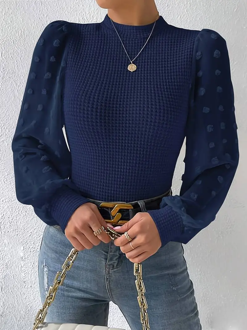 Paula – damski sweter z falbanami i rękawami z bufkami w groszki