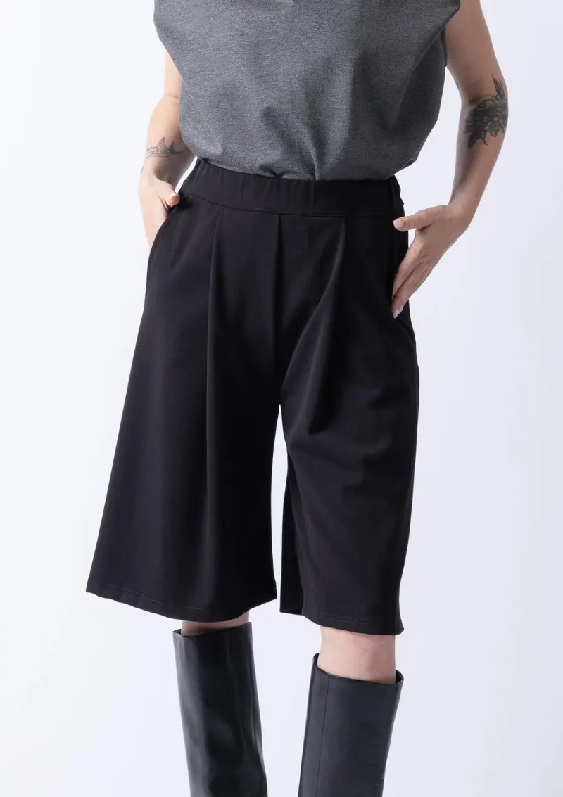 PLEATED BERMUDA