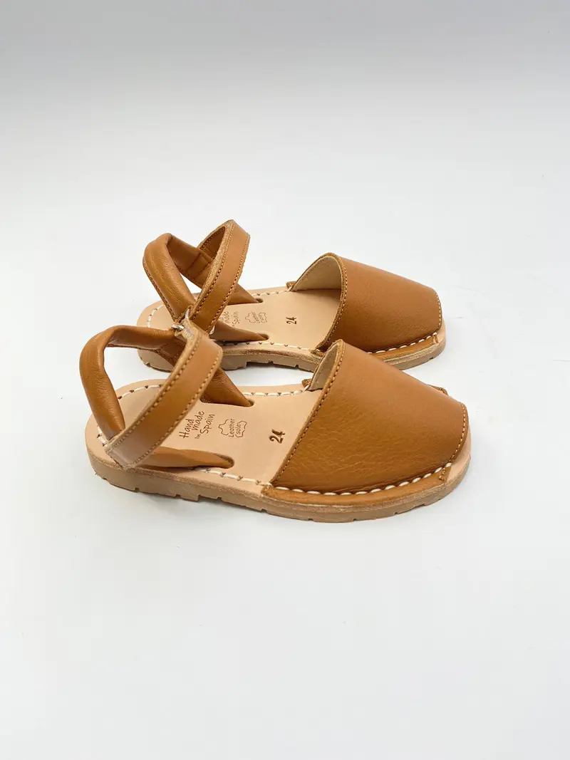 Ria Menorca kids abarcas cognac
