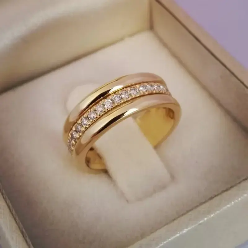Ring with Sparkling Zirconia