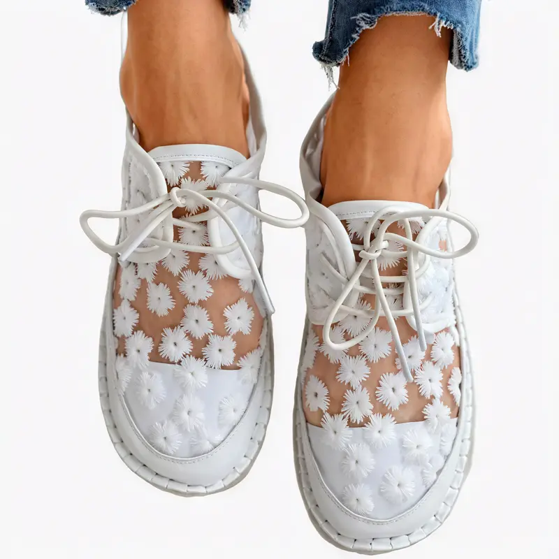 Scarpe Mesh con Ricami Floreali