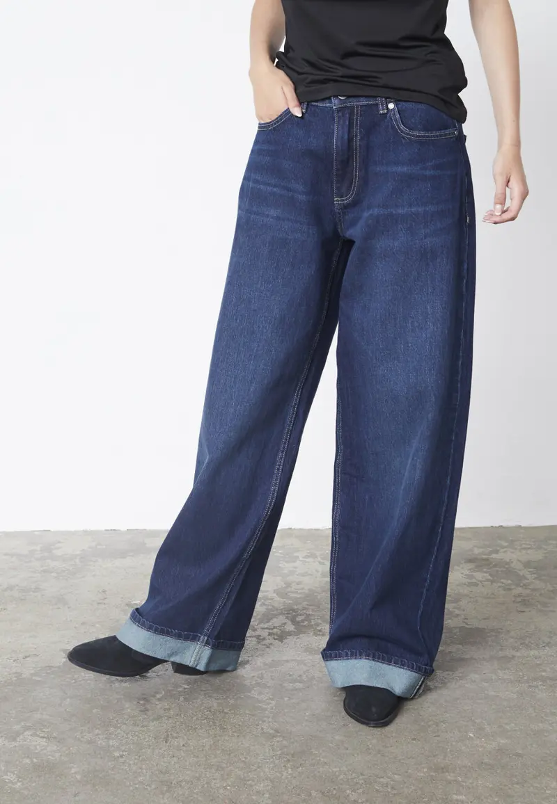 Sisters Point jeans donker blauw met omslag model Ollie dark blue wash