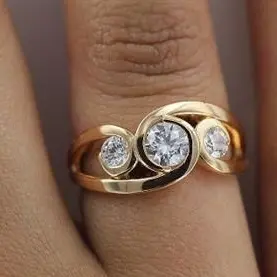 Vintage Eingelegter Zirkonia Spiral Goldring | Shop Nory