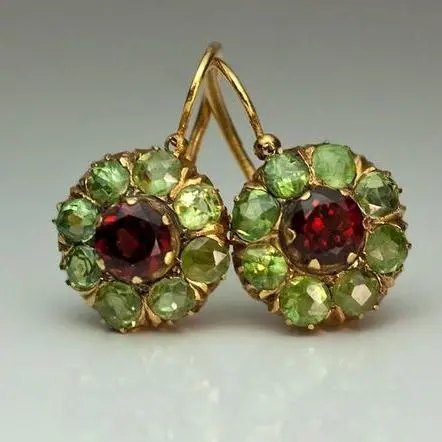 Vintage Runde Grüne & Rote Kristall Ohrringe | Shop Nory