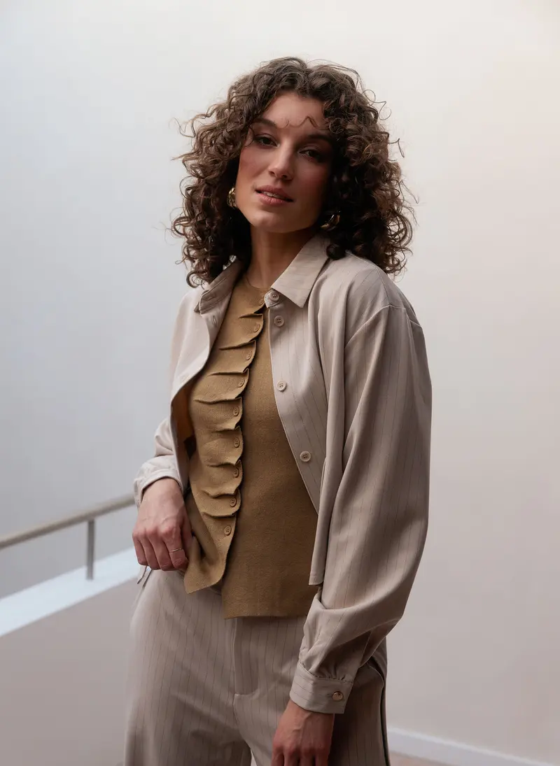 Yest blouse jasje offwhite zand met glitter krijtstreep model Soraya Soft Sand 6442